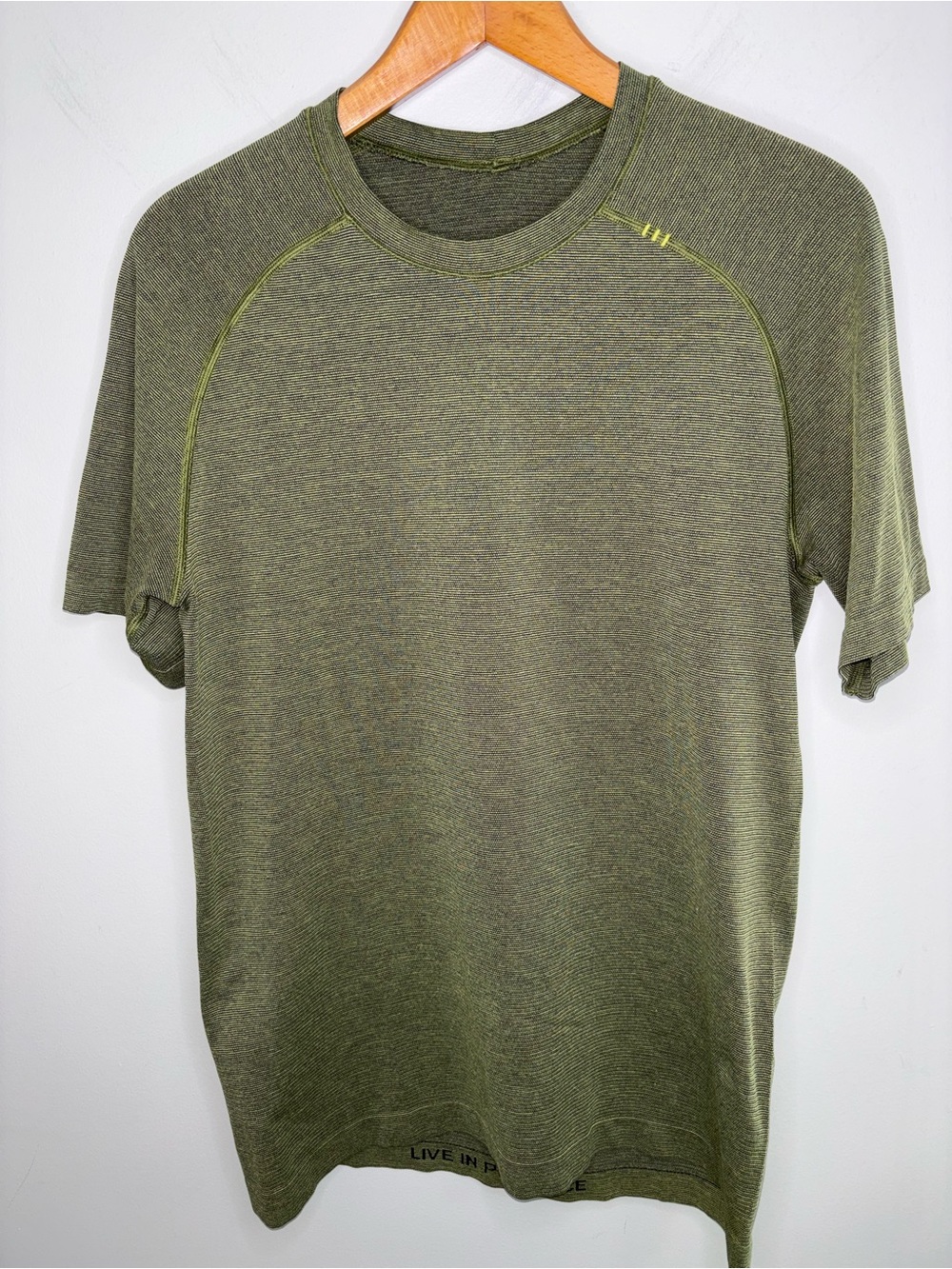 Lululemon men's metal vent short sleeve tee shirt olive green size Small
